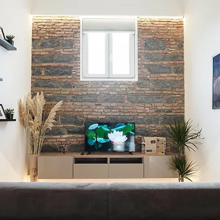 Domus 25 *