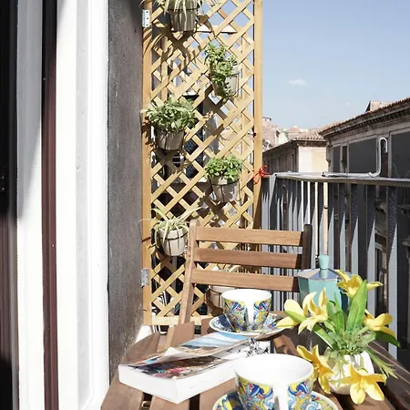 Domus 25 *